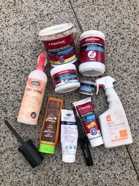 Lot produits soin cheval crème spray démêlant graisse baume