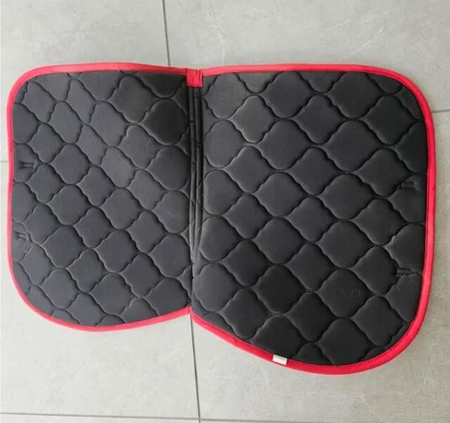 tapis equitheme rouge poney