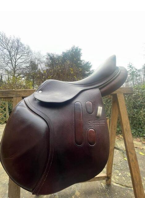 Selle GBS de CSO Taille 17