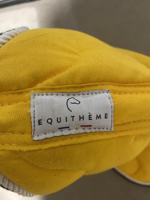 Tapis équithème jaune