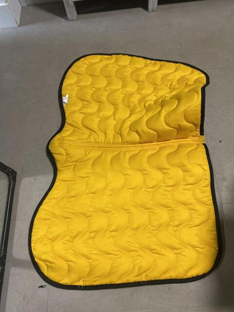 Tapis équithème jaune