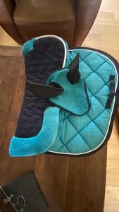 Ensemble bonnet tapis amortisseur
