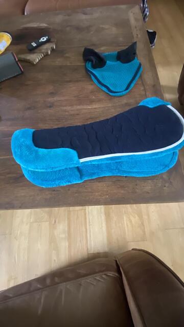 Ensemble bonnet tapis amortisseur