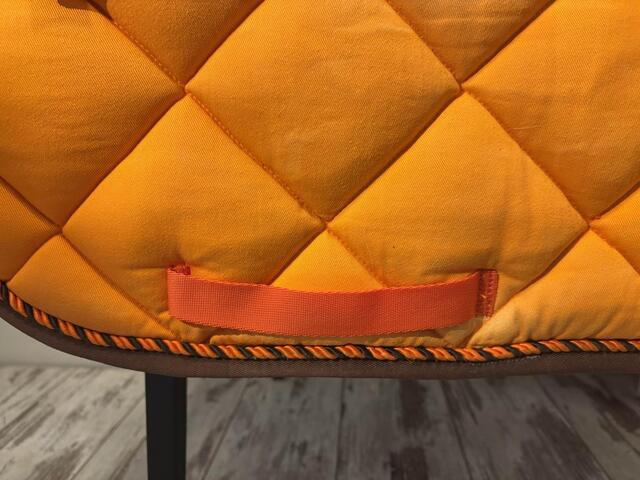 tapis orange et marron dressage