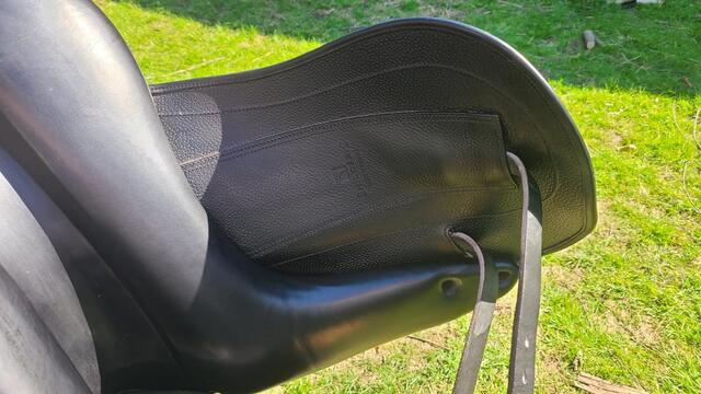 Selle dressage childeric dsc 18 pouces