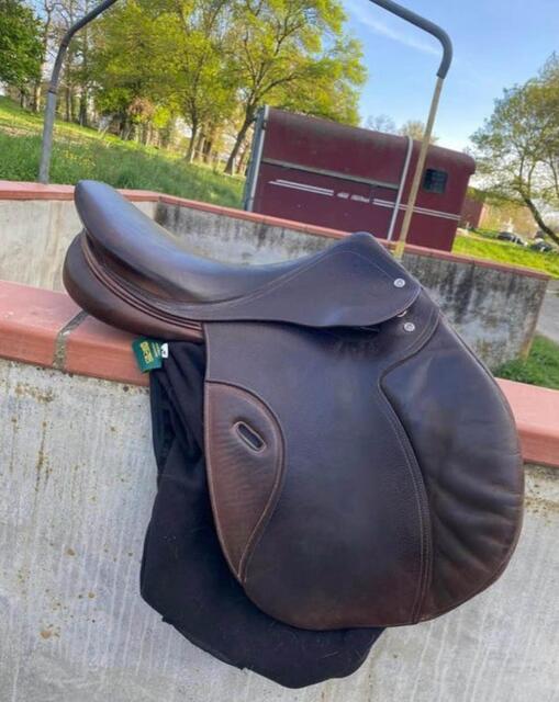 Selle cuir marron 17,5