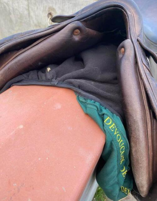 Selle cuir marron 17,5