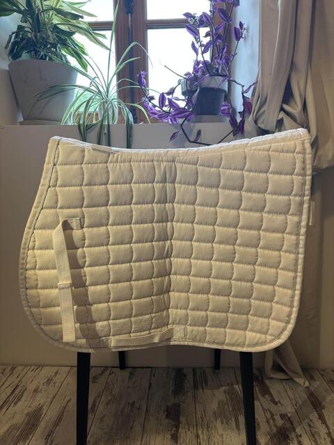 tapis blanc avec paillette