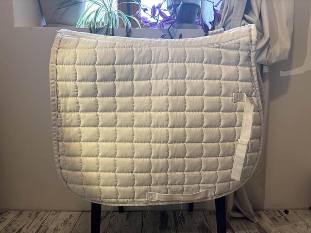 tapis blanc avec paillette