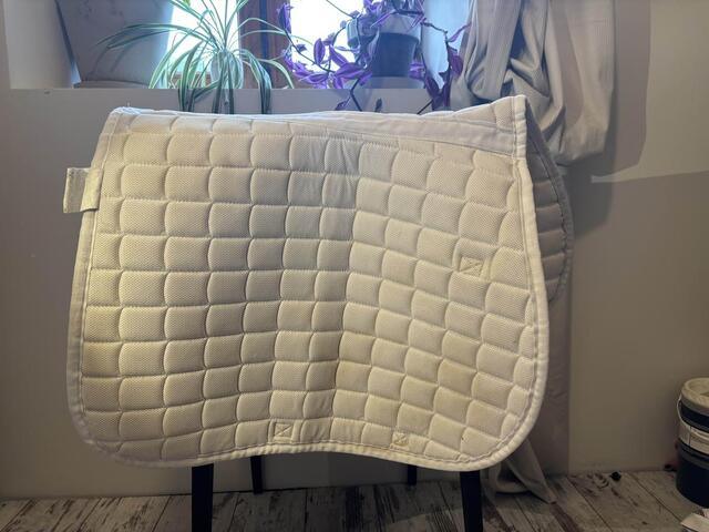 tapis blanc avec paillette