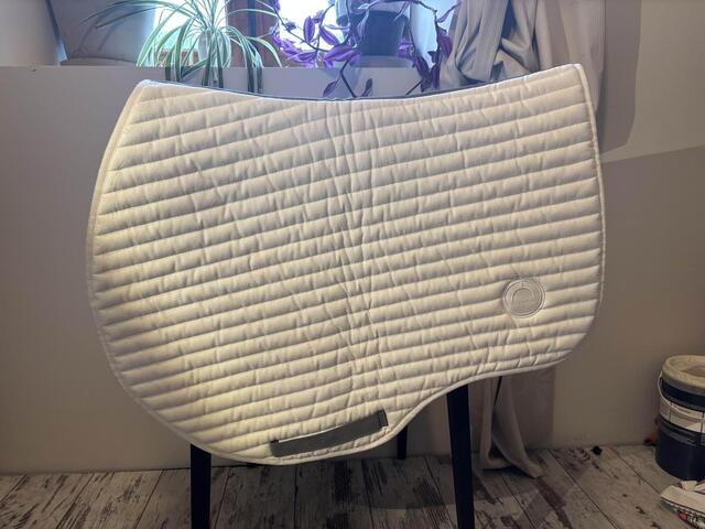 Tapis blanc montar