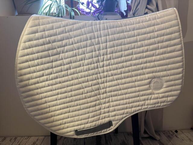 Tapis blanc montar