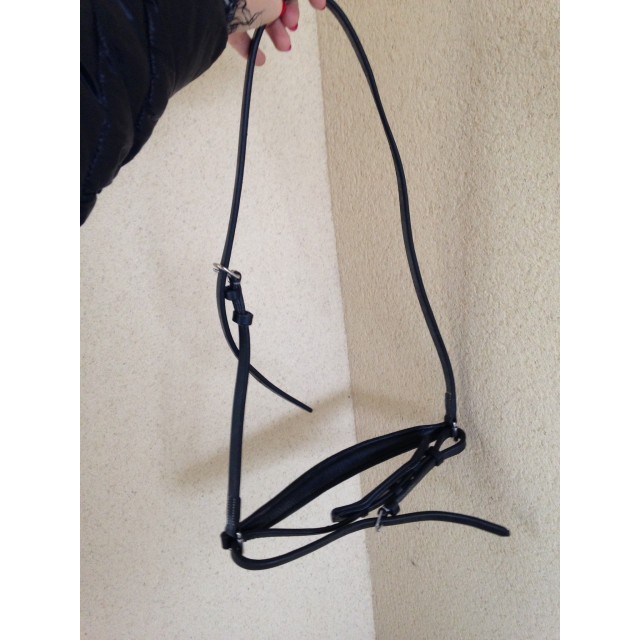 MUSEROLLE ALLEMANDE NEUVE EN CUIR NOIR