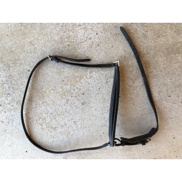 MUSEROLLE ALLEMANDE NEUVE EN CUIR NOIR