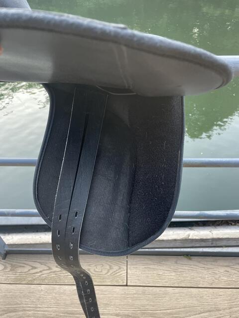 Selle de dressage synthétique 17 pouces