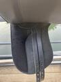 Selle de dressage synthétique 17 pouces