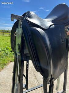 Selle de dressage