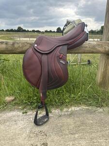 Selle CWD Mademoiselle 17.5 pouves