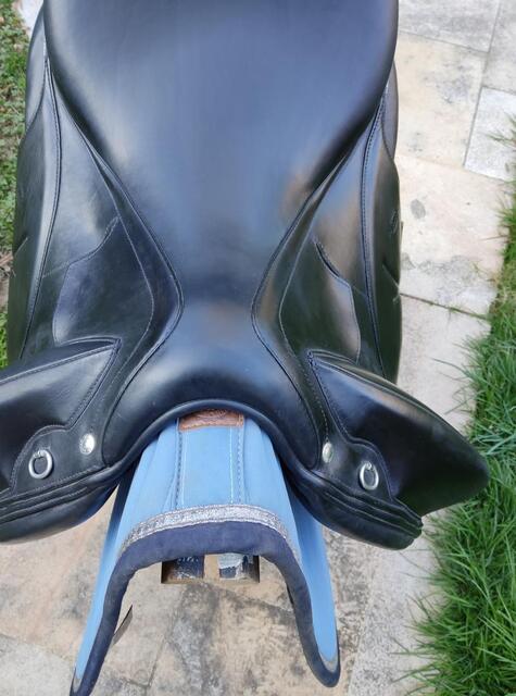 Selle de dressage devoucoux noire makila lab E de 2022, avec une bande Swarovski