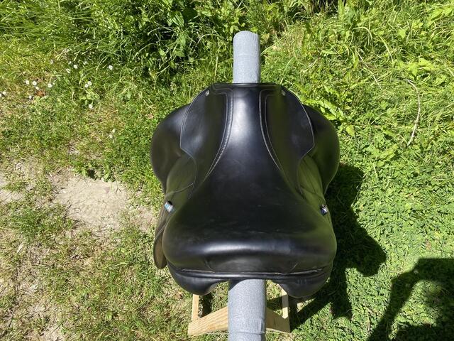 Voltaire Design - Selle Adelaide Noire 18"