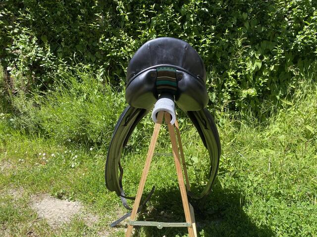 Voltaire Design - Selle Adelaide Noire 18"