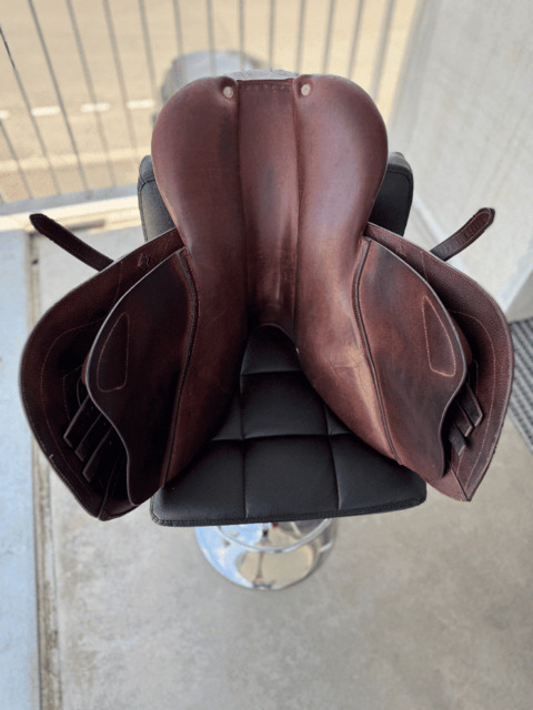 Selle CWD 17 pouce obstacle
