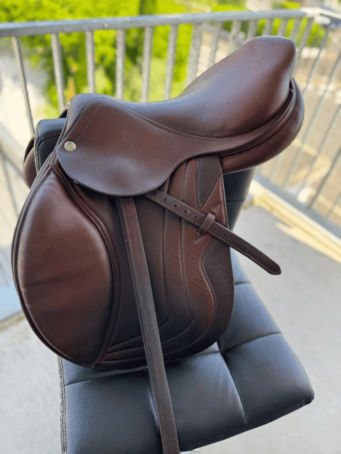 Selle CWD 17 pouce obstacle