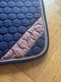 tapis bleu marine