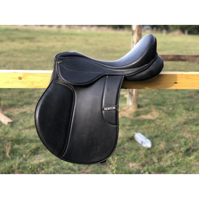 Selle Norton Rexine synthétique 17"