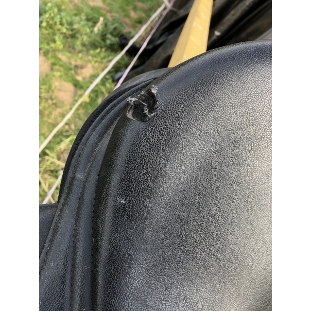 Selle Norton Rexine synthétique 17"