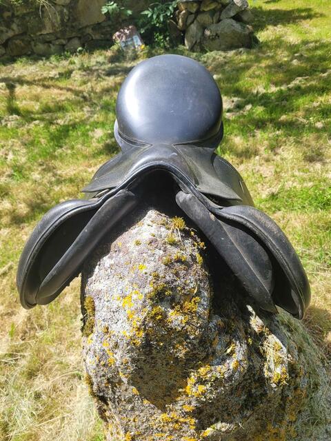 selle fouganza noire 17 pouce 1/2