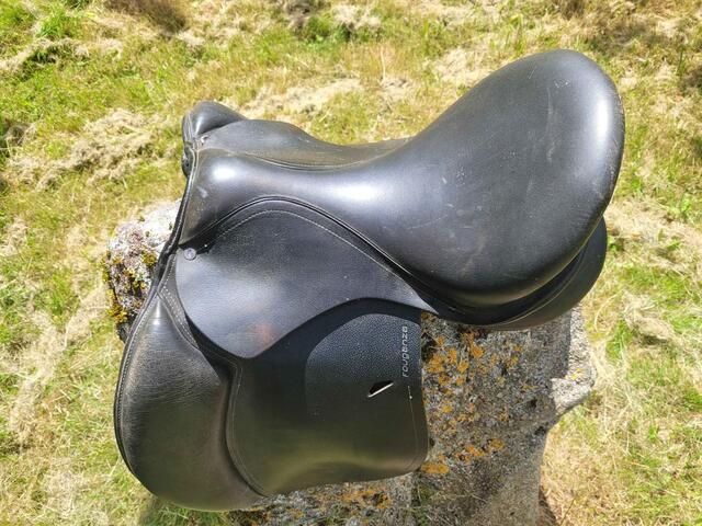 selle fouganza noire 17 pouce 1/2