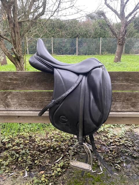 Selle de dressage