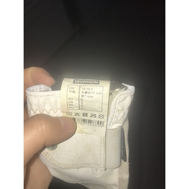 Gants blanc sur FOUGANZA