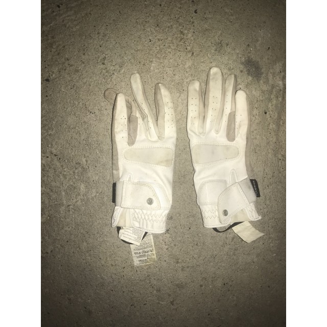 Gants blanc sur FOUGANZA