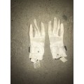 Gants blanc sur FOUGANZA