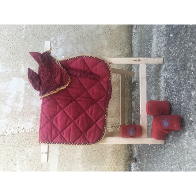 Ensemble tapis bonnet bandes rouge et or