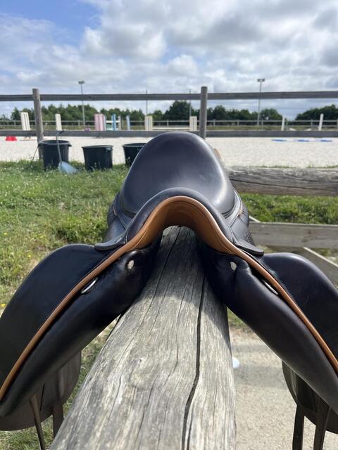 Selle dressage atelier pravins