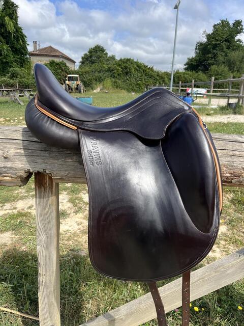 Selle dressage atelier pravins