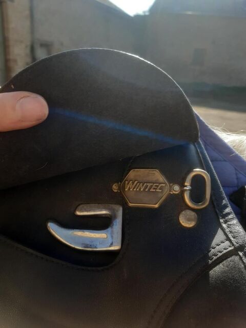 Vend ou échange selle wintec 14 pouces