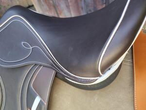 Selle EKUS F4 - 17,5" état neuf