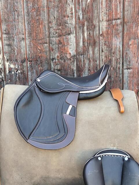 Selle EKUS F4 - 17,5" état neuf