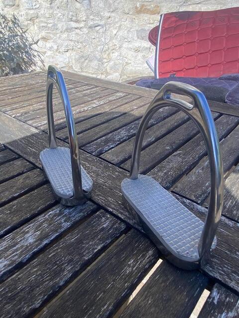 étrier en fer