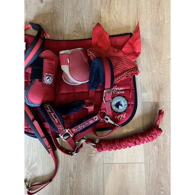 Ensemble tapis + bonnet rouge comme neuf !