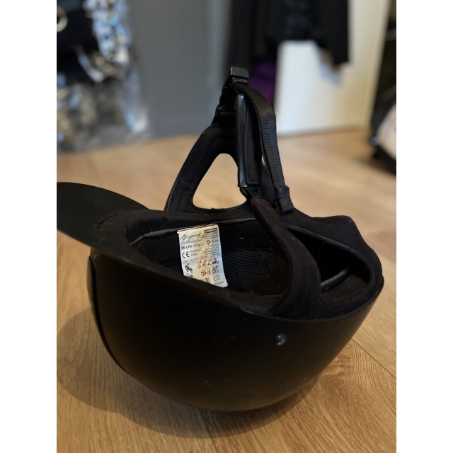 Bombe noire taille 56