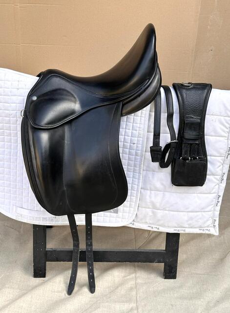 SELLE DRESSAGE CHILDERIC 2 DSC 175