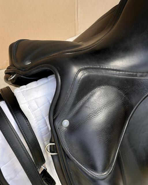 SELLE DRESSAGE CHILDERIC 2 DSC 175