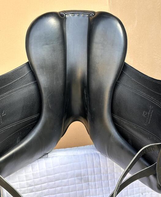 SELLE DRESSAGE CHILDERIC 2 DSC 175
