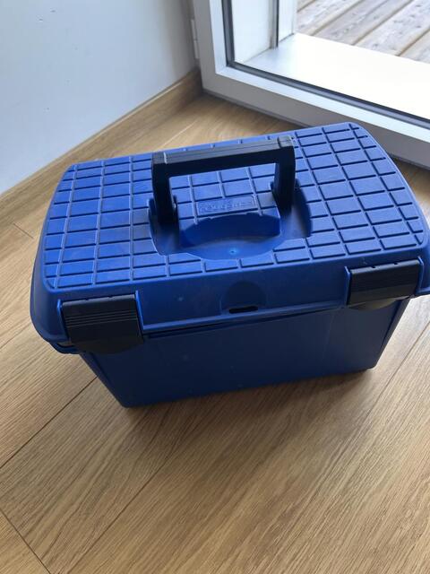 Boîte de pansage bleue
