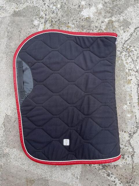 tapis noir et rouge GEM